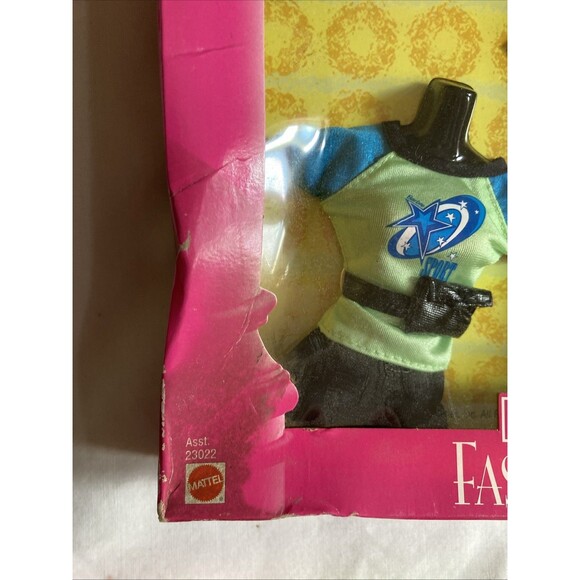 In-Line Skater Lifestyles Fashion Avenue Barbie 1999 Outfit NRFB Box - Picture 2 of 5